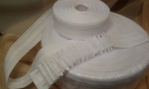 Тасьма 4см для штор та тюлей, непрозора (збірка "олівець")