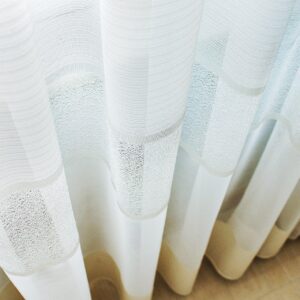 Тюль жаккард зі смугами павутинка. Колір молочний