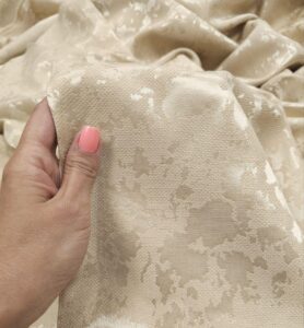 Комплект шторы лен мрамор. Цвет теплый бежевый. Готовые шторы в спальню, зал, гостиную