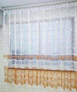 Короткий тюль. Цвет ванильный с коричневым. Тюль на кухню, балкон, веранду, дачу. Высота 1,6м