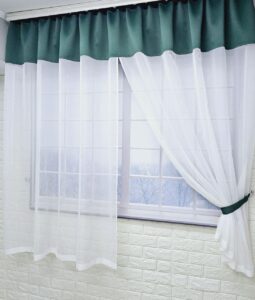 Комплект короткі штори тюль на кухню. Колір зелений з молочним