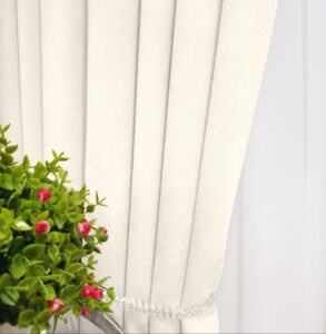 Комплект молочні штори мікровелюр Diamond. Готові штори молочного кольору в спальню, зал