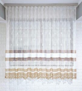 Короткий тюль. Колір світлий бежевий з коричневим. Тюль на кухню, балкон, веранду, дачу. Висота 1,6м