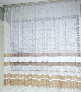 Короткий тюль. Цвет белый с коричневым. Тюль на кухню, балкон, веранду, дачу. Высота 1,6м
