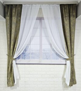 Комплект короткі штори тюль. Колір зелений з білим