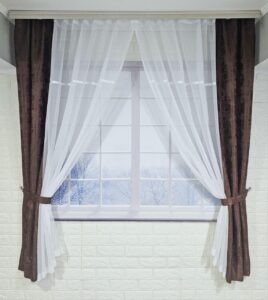 Комплект короткі штори тюль. Колір коричневий з білим