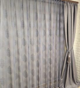 Сірий тюль жаккард. Тюль сірого кольору в спальню, зал, вітальню
