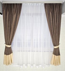 Комплект короткі штори і тюль. Льон мішковина + тюль шифон вуаль. Колір: коричрневі штори, білий тюль